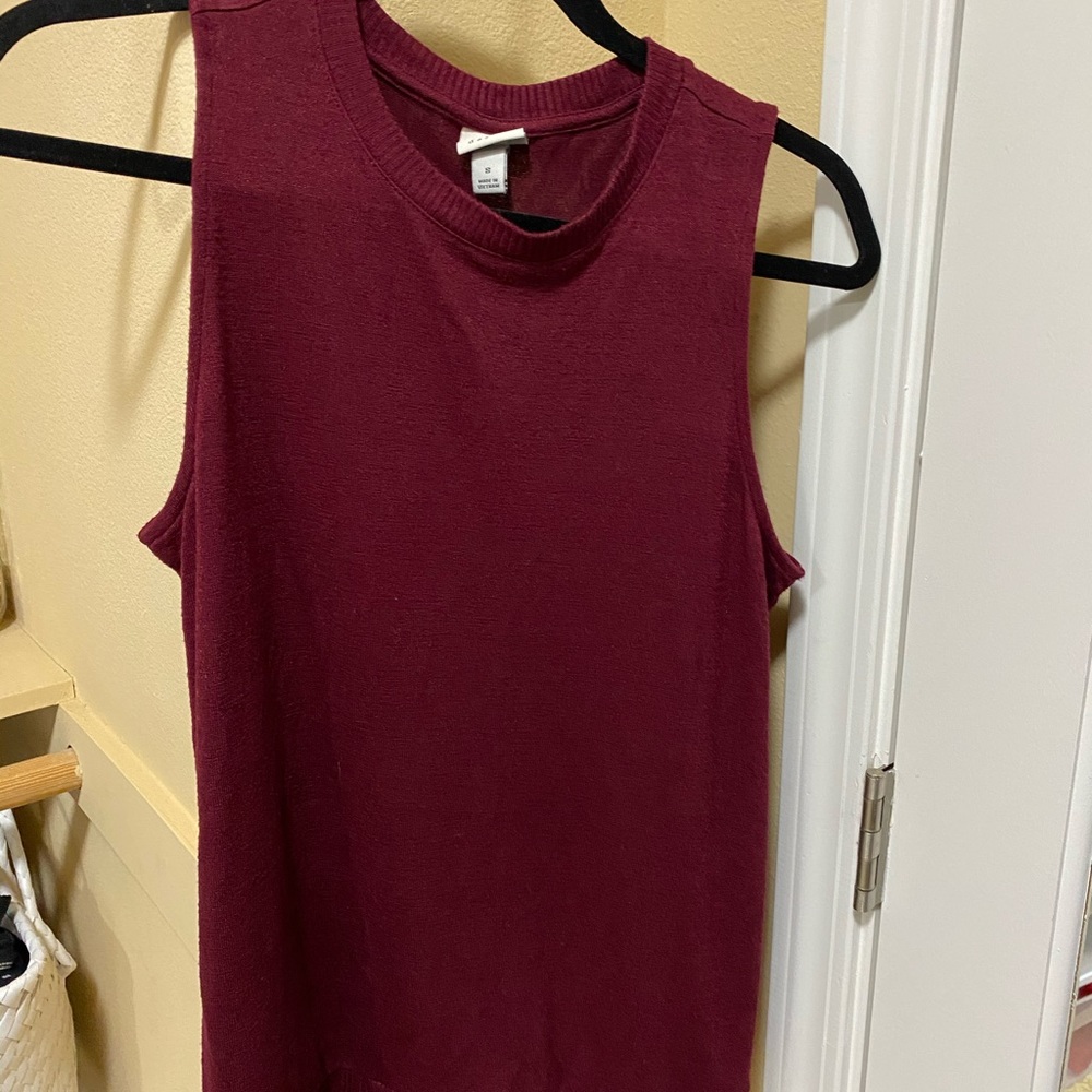 Burgundy tank size small